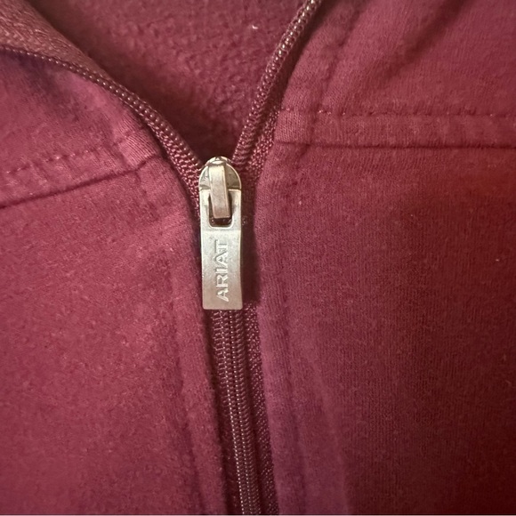 Ariat Women's Maroon collared Quarter-Zip Sweatshirt. Size Medium - Picture 6 of 8